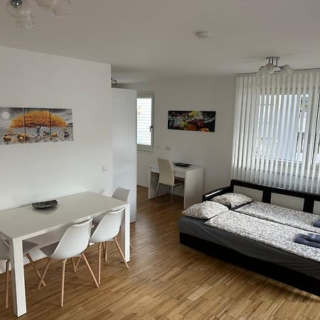 Hauptbahnhof Ferienwohnung Am Park Vienna Exterior photo